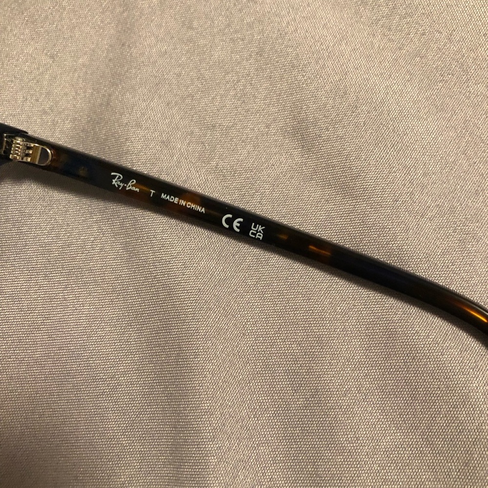 Ray Ban RB 5397 Elliot 8174 eyeglasses in tortoise color. Measures 50*19 145 - Picture 4 of 5